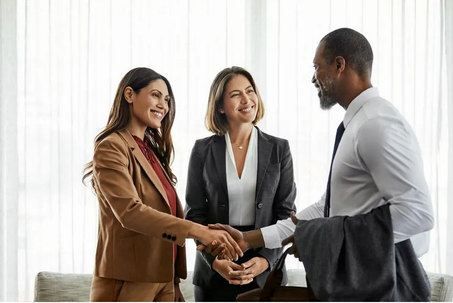A businesswoman shaking hands with an entrepreneur