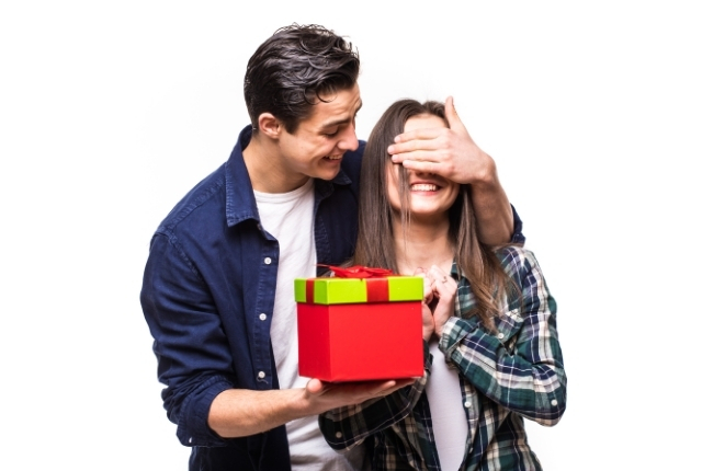 Give a surprise to his girlfriend